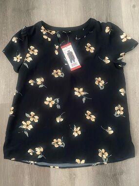 Hilary Radley Black Floral Short Sleeve Blouse